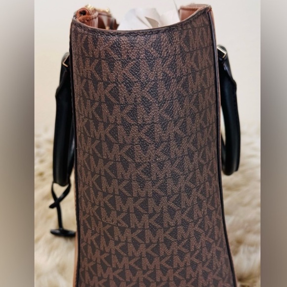 NWOT MICHAEL KORS TOTE - Picture 7 of 7